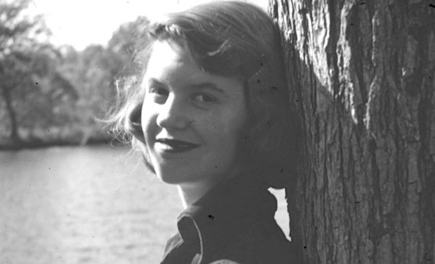 Chi era Sylvia Plath? Scopriamo insieme chi era il simbolo del femminismo.